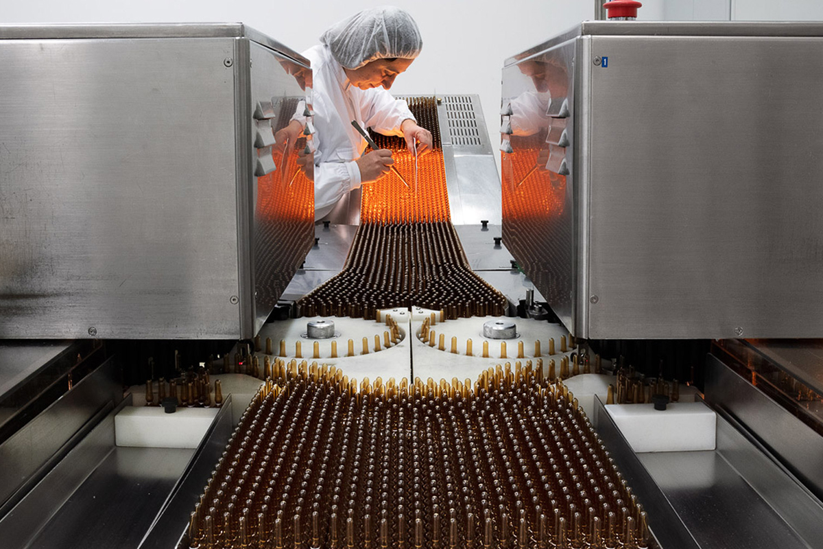 Bild der Herstellung von Alfasigma Produkten in einer Fabrik