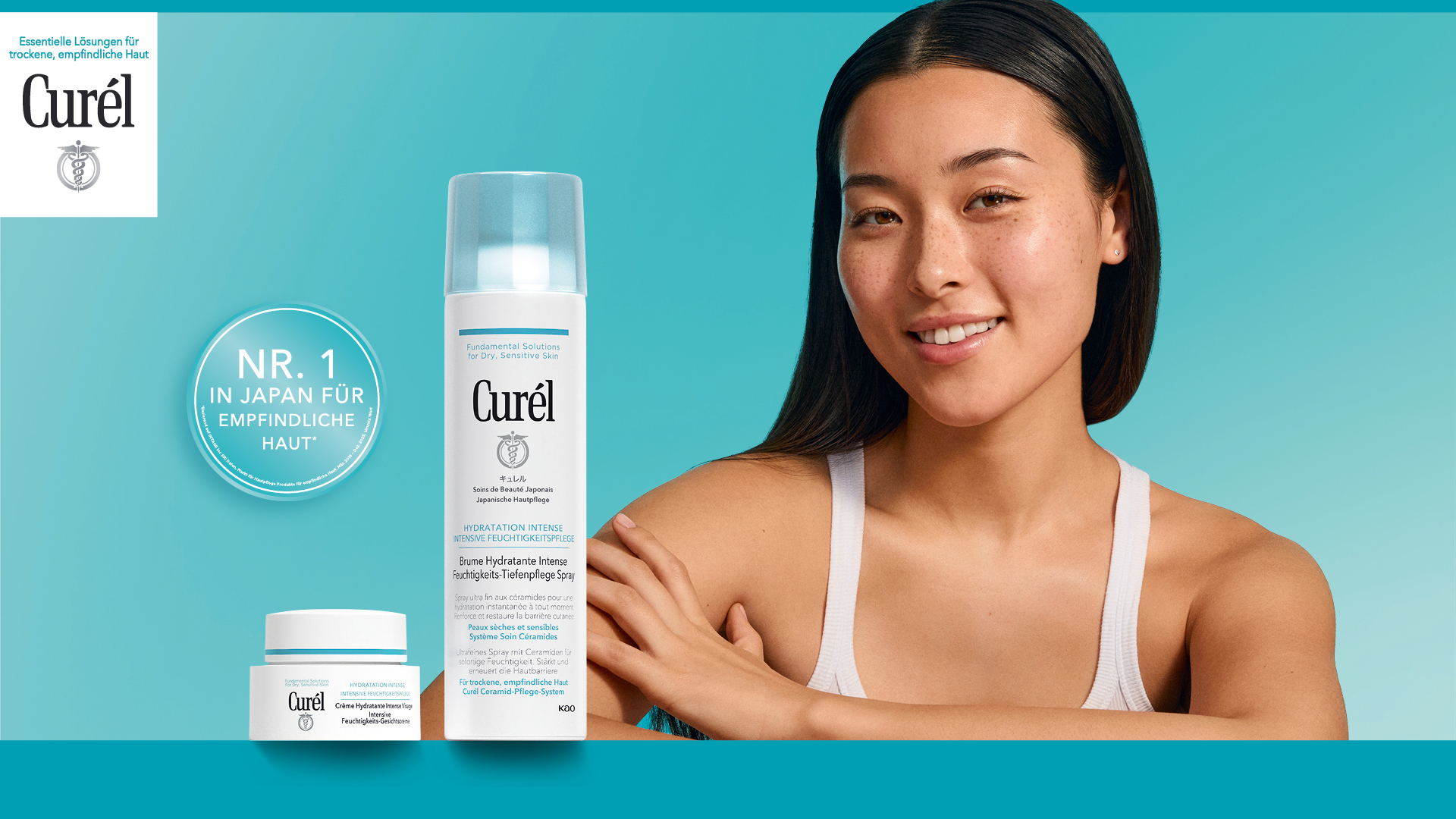 Das Gesicht einer jungen Frau mit 2 Curél Produkten
